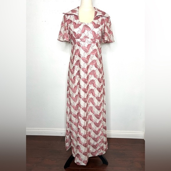 VINTAGE 1970s Maxi Dress Textured Leaf Print Collared Vtg 70s Hostess Gown - Picture 1 of 10